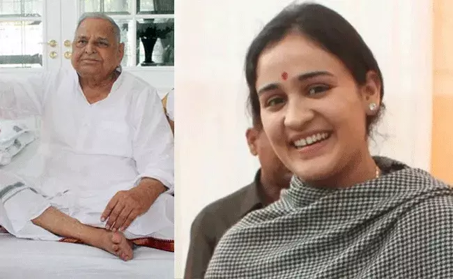 Aparna Singh Yadav: మామగారికి షాక్ ఇచ్చిన చిన్నకోడలు.. ఎవరీ అపర్ణా యాదవ్ Aparna Singh Yadav: మామగారికి షాక్ ఇచ్చిన చిన్నకోడలు.. ఎవరీ అపర్ణా యాదవ్