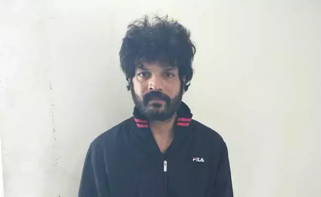 Dasari Arun : బంజారాహిల్స్ పోలీస్ స్టేషన్కి దాసరి అరుణ్ కుమార్ Dasari Arun : బంజారాహిల్స్ పోలీస్ స్టేషన్కి దాసరి అరుణ్ కుమార్