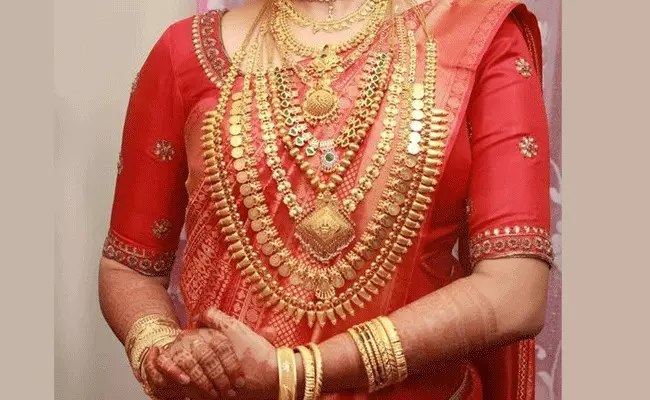Gold and Silver Rates Today: పెరిగిన బంగారం.. భారీగా పెరిగిన వెండి ధరలు.. Gold and Silver Rates Today: పెరిగిన బంగారం.. భారీగా పెరిగిన వెండి ధరలు..