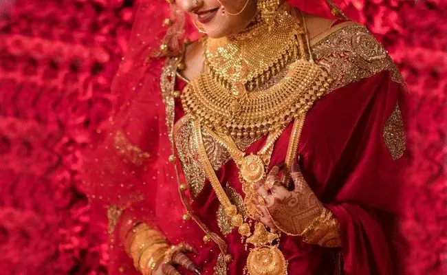 Gold and Silver Rates Today: పసిడిప్రియులకు శుభవార్త.. బంగారం, వెండి ధరలు భారీగా తగ్గాయ్..