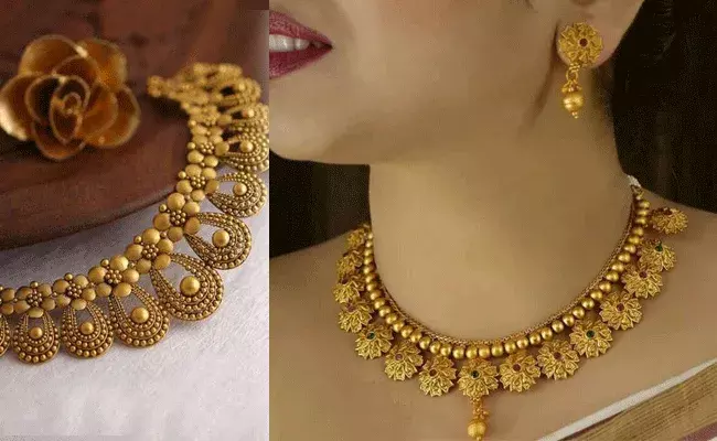 Gold and Silver Rates Today: స్వల్పంగా తగ్గిన బంగారం.. నిలకడగా ఉన్న వెండి ధరలు.. Gold and Silver Rates Today: స్వల్పంగా తగ్గిన బంగారం.. నిలకడగా ఉన్న వెండి ధరలు..