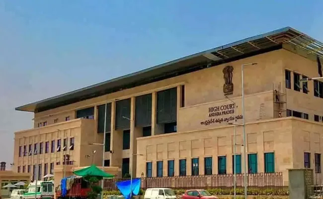 AP High Court: సోషల్ మీడియా ప్లాట్ఫామ్లపై ఏపీ హైకోర్టు ఆగ్రహం.. AP High Court: సోషల్ మీడియా ప్లాట్ఫామ్లపై ఏపీ హైకోర్టు ఆగ్రహం..