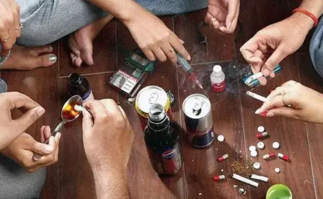 Hyderabad: ట్రక్కుకు సీక్రెట్‌ క్యాబిన్‌.. 265 కేజీల గంజాయి తరలించే ప్లాన్..