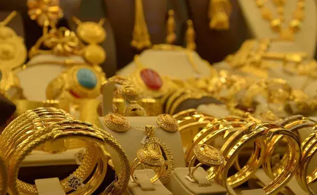 Gold and Silver Rates Today: మళ్ళీ పెరిగిన బంగారం ధరలు.. స్థిరంగానే వెండి..!