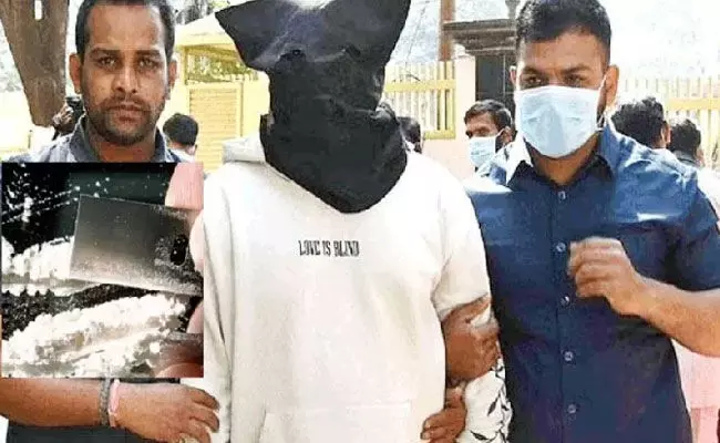 Hyderabad Drugs: డ్రగ్స్ ఇంటర్నేషనల్ పెడ్లర్ టోనీ నుండి కీలక విషయాలు తెలుసుకున్న పోలీసులు.. Hyderabad Drugs: డ్రగ్స్ ఇంటర్నేషనల్ పెడ్లర్ టోనీ నుండి కీలక విషయాలు తెలుసుకున్న పోలీసులు..