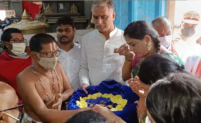 Harish Rao :  యాదాద్రి ఆలయాన్ని సందర్శించిన మంత్రి హరీష్ రావు..! Harish Rao :  యాదాద్రి ఆలయాన్ని సందర్శించిన మంత్రి హరీష్ రావు..!