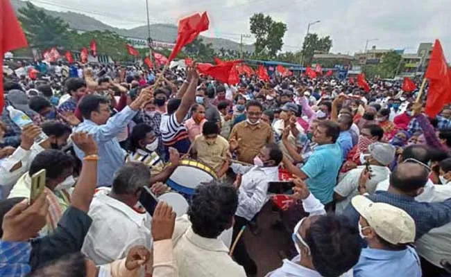 Andhra Pradesh :  జగన్ ప్రభుత్వానికి ముచ్చెమటలు.. కదం తొక్కిన ఏపీ ఉద్యోగులు..! Andhra Pradesh :  జగన్ ప్రభుత్వానికి ముచ్చెమటలు.. కదం తొక్కిన ఏపీ ఉద్యోగులు..!
