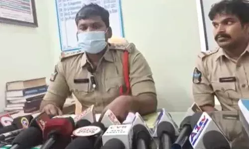 Vishakhapatnam : బయటపడ్డ  ఫాస్టర్ భాగోతం..  దేవుడికి సేవ పేరుతో యువతుల్ని