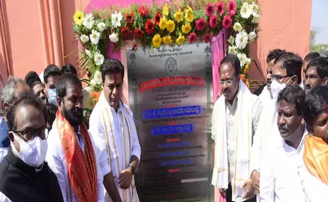 KTR: మహబూబ్నగర్ జిల్లాలో కేటీఆర్.. పలు అభివృద్ధి కార్యక్రమాలకు శ్రీకారం.. KTR: మహబూబ్నగర్ జిల్లాలో కేటీఆర్.. పలు అభివృద్ధి కార్యక్రమాలకు శ్రీకారం..