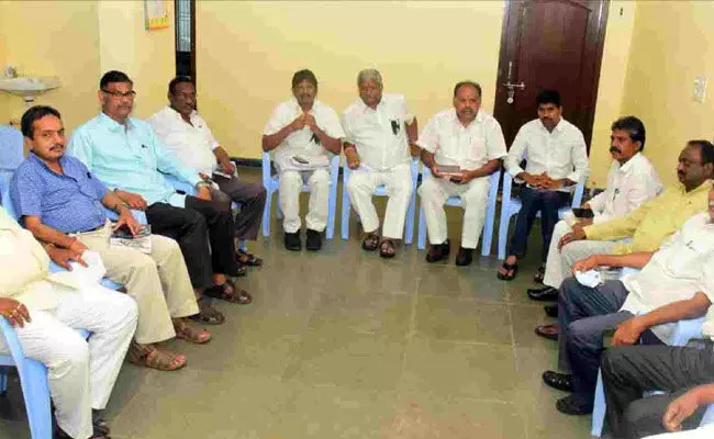 AP PRC: ఏపీ ఉద్యోగులకు గుడ్ న్యూస్.. పీఆర్సీ డిమాండ్లకు సర్కారు గ్రీన్ సిగ్నల్.. AP PRC: ఏపీ ఉద్యోగులకు గుడ్ న్యూస్.. పీఆర్సీ డిమాండ్లకు సర్కారు గ్రీన్ సిగ్నల్..