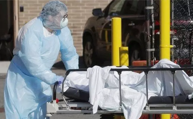 Corona Deaths In US: అమెరికాలో 9 లక్షలు దాటిన కరోనా మరణాలు.. నెంబర్ 1 ప్లేస్లో.. Corona Deaths In US: అమెరికాలో 9 లక్షలు దాటిన కరోనా మరణాలు.. నెంబర్ 1 ప్లేస్లో..