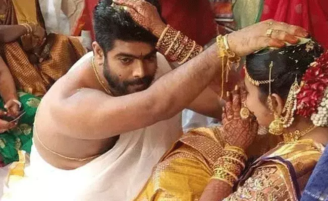 Singer Revanth: అన్విత మెడలో మూడుముళ్లు.. ఓ ఇంటివాడైన రేవంత్ Singer Revanth: అన్విత మెడలో మూడుముళ్లు.. ఓ ఇంటివాడైన రేవంత్