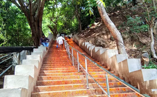 Srivari Mettu: శ్రీవారి మెట్టు నడకమార్గం పునరుద్దరణ ఎప్పటికి పూర్తయ్యేనో..? Srivari Mettu: శ్రీవారి మెట్టు నడకమార్గం పునరుద్దరణ ఎప్పటికి పూర్తయ్యేనో..?
