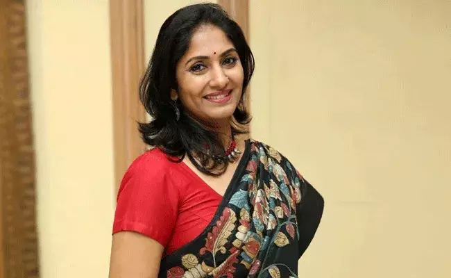 anchor jhansi : ఇద్దరు పిల్లల్ని దత్తత.. వాళ్లిద్దరూ ఇప్పుడు.. anchor jhansi : ఇద్దరు పిల్లల్ని దత్తత.. వాళ్లిద్దరూ ఇప్పుడు..