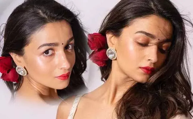 Alia Bhatt : వైట్ శారీలో ధగధగ మెరిసిపోతున్న గంగూబాయి..! Alia Bhatt : వైట్ శారీలో ధగధగ మెరిసిపోతున్న గంగూబాయి..!