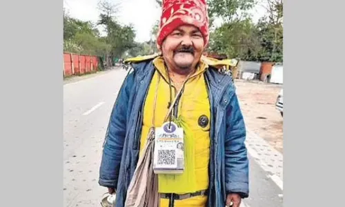 Bihar Beggar: అప్డేటెడ్ బెగ్గర్.. టెక్నాలజీని ఇలా కూడా వాడచ్చా..! Bihar Beggar: అప్డేటెడ్ బెగ్గర్.. టెక్నాలజీని ఇలా కూడా వాడచ్చా..!