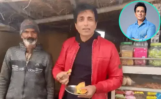 sonu_sood: సోనూసూద్ కొత్త అవతారం.. రోడ్డు పక్కన సమోసా తింటూ..