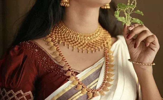 Gold and Silver Rates Today: పెరిగిన బంగారం, వెండి ధరలు..