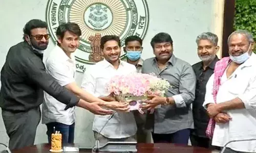 YS Jagan: సినిమా టికెట్ ధరల చర్చపై సానుకూలంగా స్పందించిన జగన్..