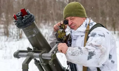 Ukraine Russia: ఉక్రెయిన్ సరిహద్దుల్లో భారీగా మోహరించిన రష్యా సైన్యం.. Ukraine Russia: ఉక్రెయిన్ సరిహద్దుల్లో భారీగా మోహరించిన రష్యా సైన్యం..