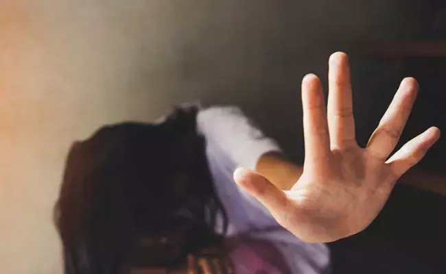 Sangareddy: సంగారెడ్డి జిల్లాలో దారుణం.. 17 ఏళ్ల బాలికపై అత్యాచారం.. ఆపై..