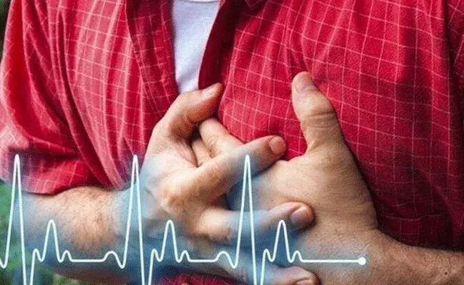 Heart Attack Symptoms: గుండెపోటు సంకేతాలు.. గుర్తించడం ఎలా Heart Attack Symptoms: గుండెపోటు సంకేతాలు.. గుర్తించడం ఎలా