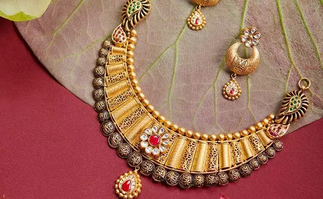 Gold and Silver Rates Today: పెరిగిన బంగారం ధరలు.. తగ్గిన వెండి.. Gold and Silver Rates Today: పెరిగిన బంగారం ధరలు.. తగ్గిన వెండి..