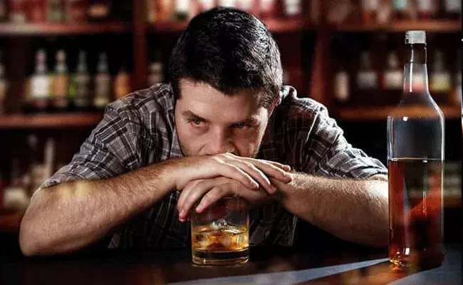 male fertility: మందుబాబులపై ఆల్కహాల్ ప్రభావం.. సంతానోత్పత్తికి ఆటంకం