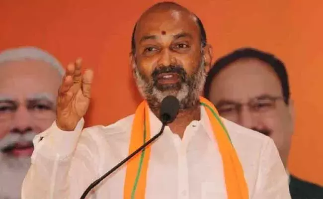 Bandi sanjay  : KCR డిప్రెషన్లో ఉండి ఏదేదో మాట్లాడుతున్నారు: సంజయ్ Bandi sanjay  : KCR డిప్రెషన్లో ఉండి ఏదేదో మాట్లాడుతున్నారు: సంజయ్