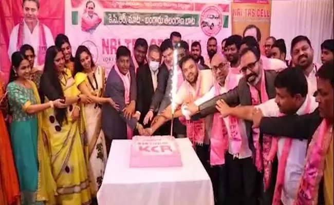KCR :  లండన్లో ఘనంగా సీఎం కేసీఆర్ జన్మదిన వేడుకలు KCR :  లండన్లో ఘనంగా సీఎం కేసీఆర్ జన్మదిన వేడుకలు
