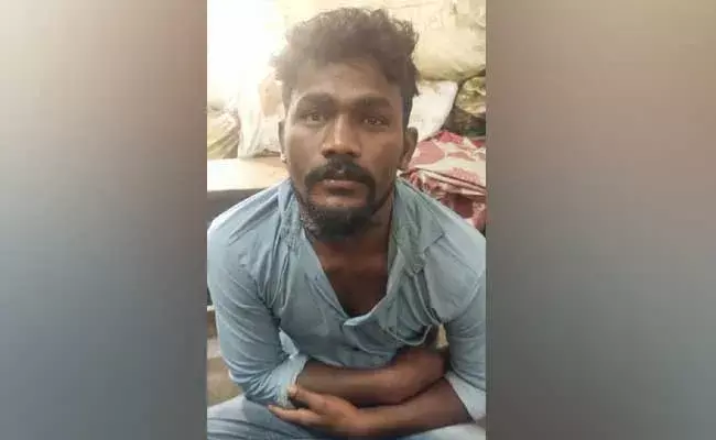 Visakhapatnam : విశాఖలో దారుణం... మద్యం తాగించి బాలికపై అత్యాచారం Visakhapatnam : విశాఖలో దారుణం... మద్యం తాగించి బాలికపై అత్యాచారం