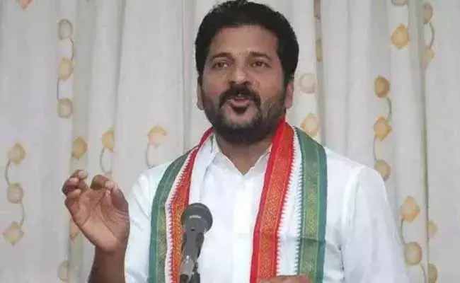 Palamuru Politics : పాలమూరు జిల్లా కాంగ్రెస్ నేతల తీరు రేవంత్ రెడ్డికి తలనొప్పిగా మారిందా? Palamuru Politics : పాలమూరు జిల్లా కాంగ్రెస్ నేతల తీరు రేవంత్ రెడ్డికి తలనొప్పిగా మారిందా?