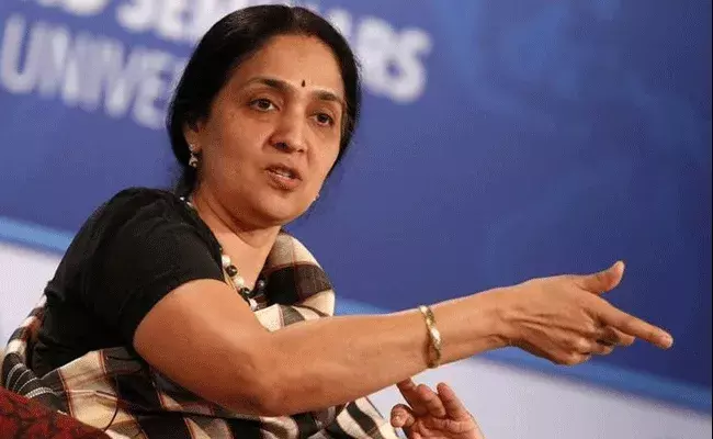 Chitra Ramkrishna: ఎన్ఎస్ఈ సెల్ఫ్ లిస్టింగ్లో చిత్రకు సలహాలిచ్చిన యోగి ఎవరు? Chitra Ramkrishna: ఎన్ఎస్ఈ సెల్ఫ్ లిస్టింగ్లో చిత్రకు సలహాలిచ్చిన యోగి ఎవరు?