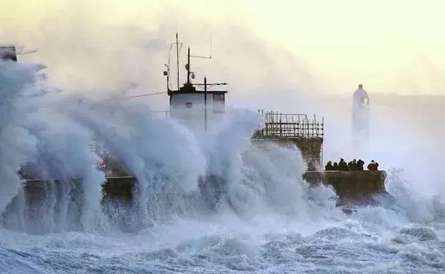 Storm Eunice : యూరప్ దేశాలను వణికిస్తోన్న యునిస్ తుఫాన్.. తొమ్మిది మంది మృతి..!