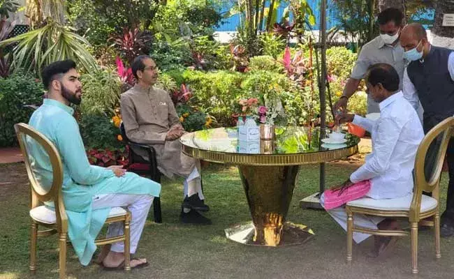 KCR _  Uddhav Thackeray : ఉద్ధవ్ థాక్రేతో ముగిసిన సీఎం కేసీఆర్ చర్చలు KCR _  Uddhav Thackeray : ఉద్ధవ్ థాక్రేతో ముగిసిన సీఎం కేసీఆర్ చర్చలు
