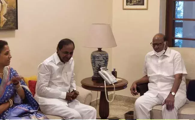 CM KCR _Sharad Pawar : ఎన్సీపీ అధినేత శరద్ పవార్తో సీఎం కేసీఆర్ భేటీ CM KCR _Sharad Pawar : ఎన్సీపీ అధినేత శరద్ పవార్తో సీఎం కేసీఆర్ భేటీ