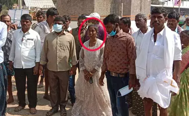 Singer Parvathi : ఒక్క పాటతో ఏపీ మంత్రినే చలించేలా చేసిన పార్వతి.. వెంటనే ఊరికి బస్సు శాంక్షన్ Singer Parvathi : ఒక్క పాటతో ఏపీ మంత్రినే చలించేలా చేసిన పార్వతి.. వెంటనే ఊరికి బస్సు శాంక్షన్