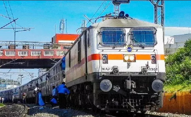Group C posts in Railways: టెన్త్, ఇంటర్, డిగ్రీ అర్హతతో రైల్వేలో గ్రూప్ సి పోస్టులు.. పరీక్ష లేకుండానే ఎంపిక Group C posts in Railways: టెన్త్, ఇంటర్, డిగ్రీ అర్హతతో రైల్వేలో గ్రూప్ సి పోస్టులు.. పరీక్ష లేకుండానే ఎంపిక