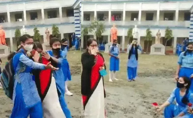 ITS EMOTIONAL: ప్లీజ్ మేడమ్ వెళ్లొద్దు.. వైరల్‌గా మారిన వీడియో