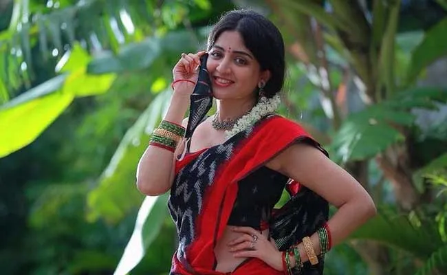 Poonam Kaur : పూనమ్ కౌర్ సంచలన ట్వీట్ .. కాసేపటికే డిలీట్..! Poonam Kaur : పూనమ్ కౌర్ సంచలన ట్వీట్ .. కాసేపటికే డిలీట్..!