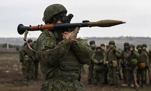 Ukraine Russia: రష్యా వర్సెస్ ఉక్రెయిన్.. ఈ యుద్ధంలో ఎవరి బలం ఎంత..? Ukraine Russia: రష్యా వర్సెస్ ఉక్రెయిన్.. ఈ యుద్ధంలో ఎవరి బలం ఎంత..?