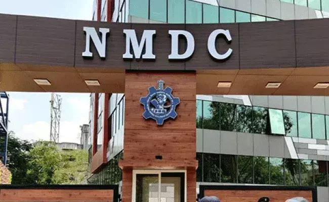 NMDC Recruitment 2022: డిగ్రీ అర్హతతో NMDCలో ఉద్యోగాలు.. జీతం రూ. 37,000 - 1,30,000 NMDC Recruitment 2022: డిగ్రీ అర్హతతో NMDCలో ఉద్యోగాలు.. జీతం రూ. 37,000 - 1,30,000