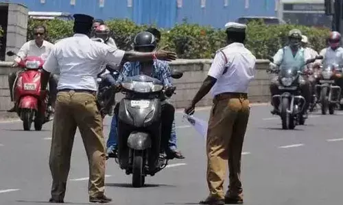 Telangana Police : వాహనదారులకు గుడ్ న్యూస్.. పెండింగ్ చలాన్ల పై కీలక నిర్ణయం Telangana Police : వాహనదారులకు గుడ్ న్యూస్.. పెండింగ్ చలాన్ల పై కీలక నిర్ణయం