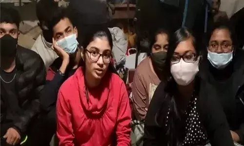 Ukraine: ఉక్రెయిన్లో తెలుగు విద్యార్థుల పరిస్థితి దయనీయం.. బంకర్లలో తలదాచుకొని.. Ukraine: ఉక్రెయిన్లో తెలుగు విద్యార్థుల పరిస్థితి దయనీయం.. బంకర్లలో తలదాచుకొని..