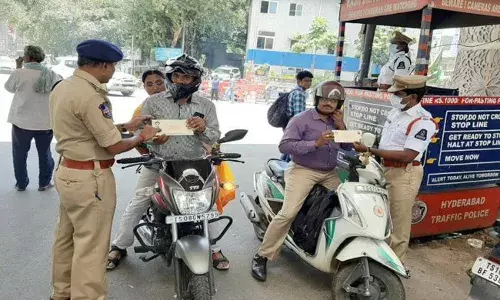 Hyderabad Traffic Challan: పెండింగ్ చలాన్లపై డిస్కౌంట్.. నెలరోజులు మాత్రమే.. Hyderabad Traffic Challan: పెండింగ్ చలాన్లపై డిస్కౌంట్.. నెలరోజులు మాత్రమే..