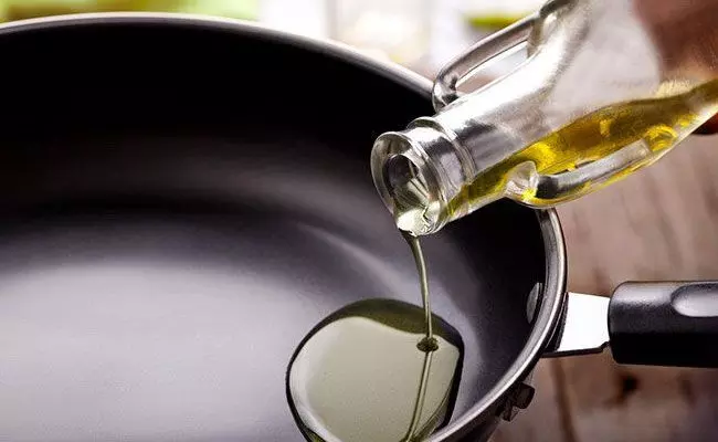 Cooking Oil Prices: భారీగా పెరుగుతున్న వంటనూనె ధరలు.. ఎంతంటే..? Cooking Oil Prices: భారీగా పెరుగుతున్న వంటనూనె ధరలు.. ఎంతంటే..?