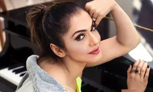 Isha Koppikar (tv5news.in)