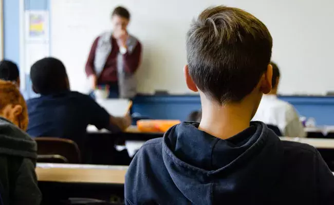 Hyderabad: స్కూలు విద్యార్థుల మధ్య గొడవ.. మృతికి దారితీసింది.. Hyderabad: స్కూలు విద్యార్థుల మధ్య గొడవ.. మృతికి దారితీసింది..