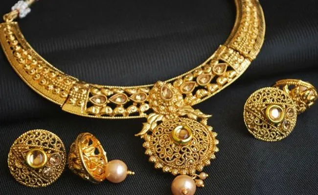 Gold and Silver Rates Today: భారీగా పెరిగిన బంగారం, వెండి ధరలు.. ఏకంగా వేలల్లో.. Gold and Silver Rates Today: భారీగా పెరిగిన బంగారం, వెండి ధరలు.. ఏకంగా వేలల్లో..