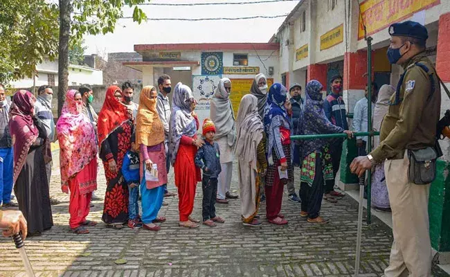 UP Elections: ప్రశాంతంగా యూపీ అసెంబ్లీ ఎన్నికలు.. కీలకంగా మారనున్న ఫలితాలు.. UP Elections: ప్రశాంతంగా యూపీ అసెంబ్లీ ఎన్నికలు.. కీలకంగా మారనున్న ఫలితాలు..